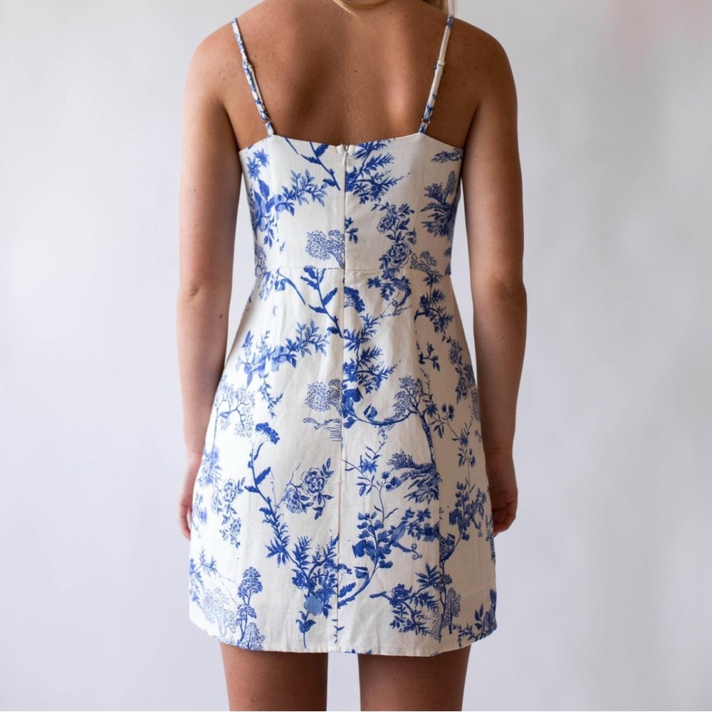 En Creme Blue and White Floral Mini Dress - Picture 1 of 5